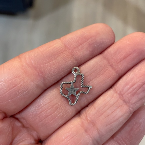 James Avery, Retired sterling silver charm - Picture 5 of 7